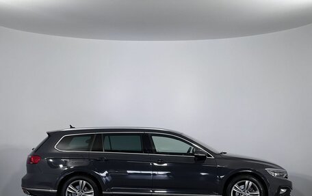 Volkswagen Passat B8 рестайлинг, 2020 год, 2 420 000 рублей, 4 фотография