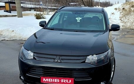 Mitsubishi Outlander III рестайлинг 3, 2013 год, 1 250 000 рублей, 1 фотография