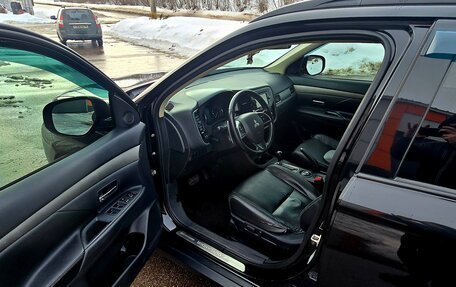 Mitsubishi Outlander III рестайлинг 3, 2013 год, 1 250 000 рублей, 8 фотография