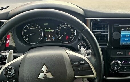 Mitsubishi Outlander III рестайлинг 3, 2013 год, 1 250 000 рублей, 17 фотография