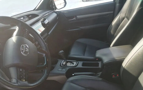 Toyota Hilux VIII, 2020 год, 4 800 000 рублей, 3 фотография