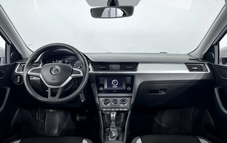 Skoda Rapid I, 2017 год, 1 400 000 рублей, 14 фотография