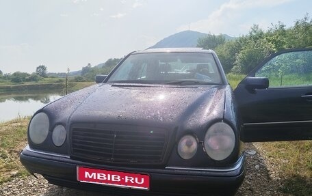 Mercedes-Benz E-Класс, 1997 год, 400 000 рублей, 1 фотография