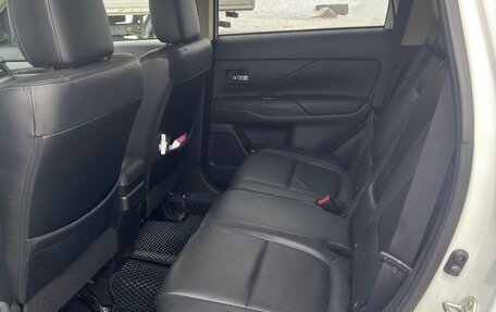 Mitsubishi Outlander III рестайлинг 3, 2015 год, 1 490 000 рублей, 8 фотография