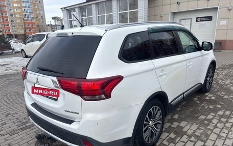 Mitsubishi Outlander III рестайлинг 3, 2015 год, 1 490 000 рублей, 4 фотография