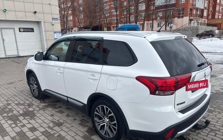 Mitsubishi Outlander III рестайлинг 3, 2015 год, 1 490 000 рублей, 5 фотография