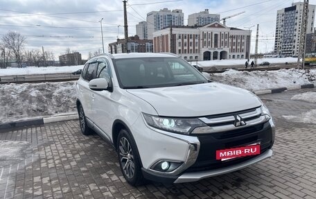 Mitsubishi Outlander III рестайлинг 3, 2015 год, 1 490 000 рублей, 2 фотография