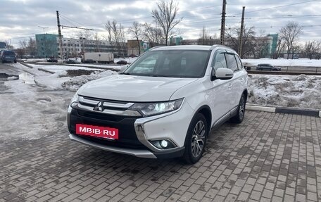 Mitsubishi Outlander III рестайлинг 3, 2015 год, 1 490 000 рублей, 3 фотография
