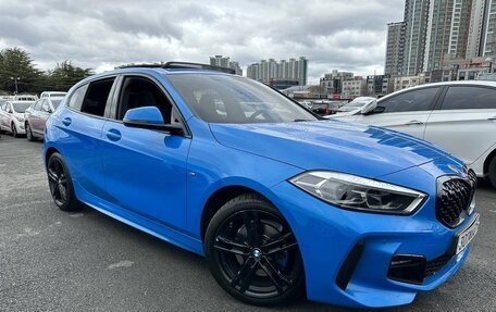 BMW 1 серия, 2019 год, 2 800 000 рублей, 3 фотография