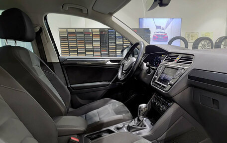 Volkswagen Tiguan II, 2017 год, 2 490 000 рублей, 11 фотография