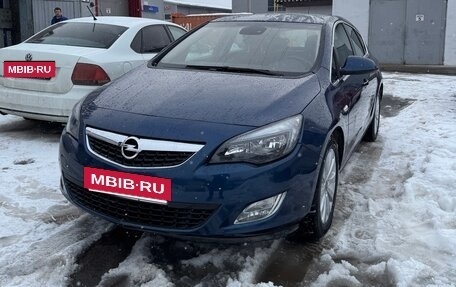 Opel Astra J, 2011 год, 600 000 рублей, 2 фотография