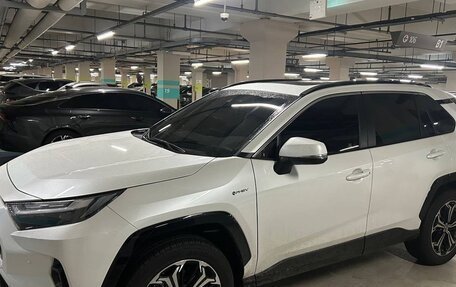 Toyota RAV4, 2024 год, 4 800 000 рублей, 3 фотография