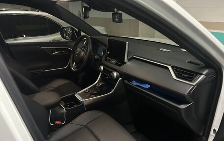 Toyota RAV4, 2024 год, 4 800 000 рублей, 10 фотография