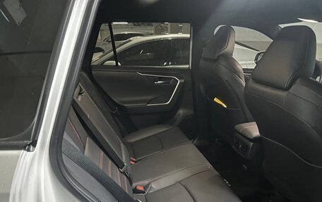 Toyota RAV4, 2024 год, 4 800 000 рублей, 12 фотография