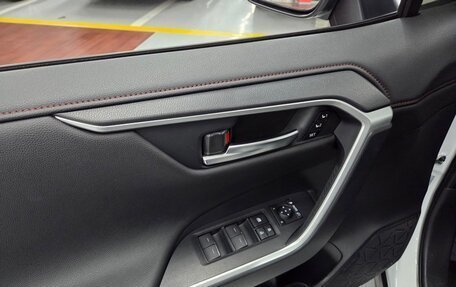 Toyota RAV4, 2024 год, 4 780 000 рублей, 12 фотография