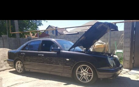 Mercedes-Benz E-Класс, 1997 год, 400 000 рублей, 4 фотография