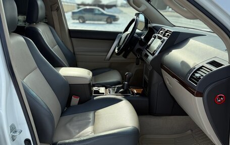 Toyota Land Cruiser Prado 150 рестайлинг 2, 2019 год, 7 300 000 рублей, 27 фотография