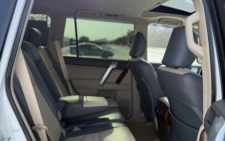 Toyota Land Cruiser Prado 150 рестайлинг 2, 2019 год, 7 300 000 рублей, 31 фотография