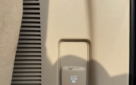 Toyota Land Cruiser Prado 150 рестайлинг 2, 2019 год, 7 300 000 рублей, 38 фотография