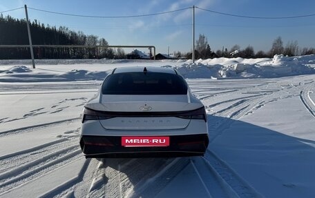 Hyundai Elantra, 2023 год, 2 100 000 рублей, 4 фотография