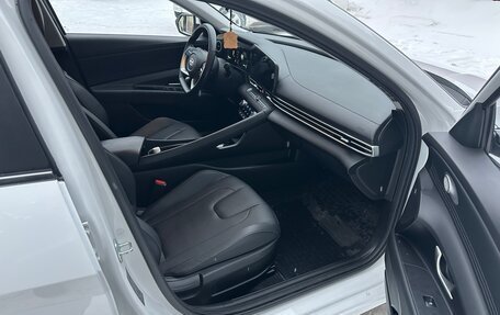 Hyundai Elantra, 2023 год, 2 100 000 рублей, 11 фотография