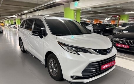 Toyota Sienna, 2024 год, 7 000 000 рублей, 1 фотография