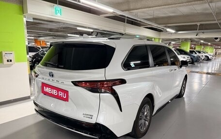 Toyota Sienna, 2024 год, 7 000 000 рублей, 4 фотография