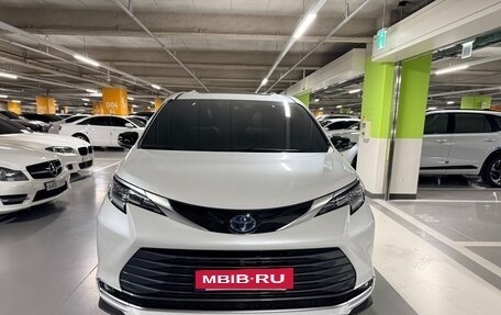 Toyota Sienna, 2024 год, 7 000 000 рублей, 2 фотография