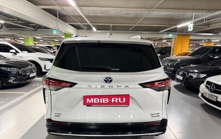 Toyota Sienna, 2024 год, 7 000 000 рублей, 5 фотография