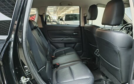 Mitsubishi Outlander III рестайлинг 3, 2019 год, 2 346 000 рублей, 11 фотография