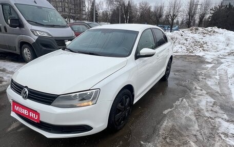Volkswagen Jetta VI, 2012 год, 930 000 рублей, 2 фотография