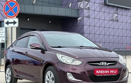 Hyundai Solaris II рестайлинг, 2011 год, 877 000 рублей, 2 фотография