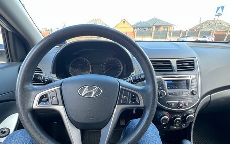 Hyundai Solaris II рестайлинг, 2015 год, 990 000 рублей, 9 фотография