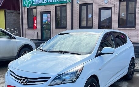 Hyundai Solaris II рестайлинг, 2015 год, 990 000 рублей, 2 фотография