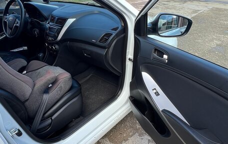 Hyundai Solaris II рестайлинг, 2015 год, 990 000 рублей, 14 фотография