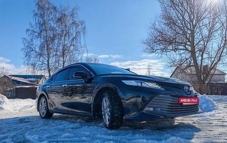 Toyota Camry, 2018 год, 2 990 000 рублей, 4 фотография