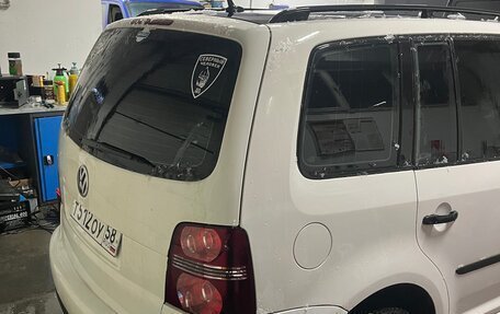 Volkswagen Touran III, 2010 год, 650 000 рублей, 4 фотография