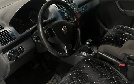 Volkswagen Touran III, 2010 год, 650 000 рублей, 6 фотография