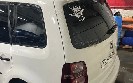 Volkswagen Touran III, 2010 год, 650 000 рублей, 5 фотография