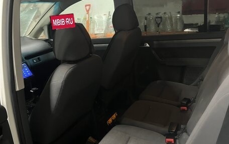 Volkswagen Touran III, 2010 год, 650 000 рублей, 7 фотография