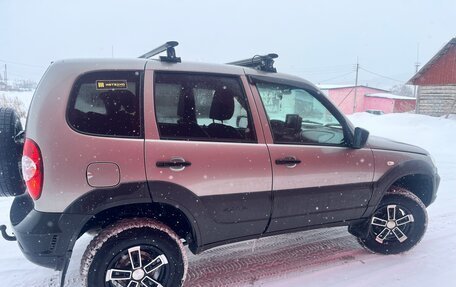 Chevrolet Niva I рестайлинг, 2019 год, 750 000 рублей, 3 фотография