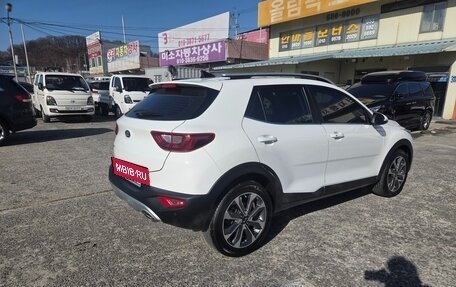 KIA Stonic, 2020 год, 1 250 000 рублей, 5 фотография