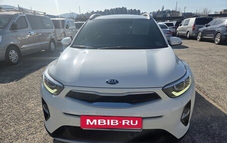 KIA Stonic, 2020 год, 1 250 000 рублей, 2 фотография