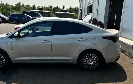 Hyundai Solaris II рестайлинг, 2018 год, 1 300 000 рублей, 4 фотография