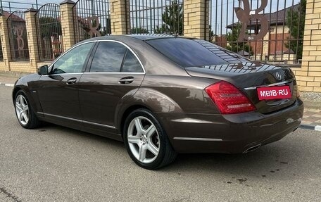 Mercedes-Benz S-Класс, 2010 год, 2 500 000 рублей, 2 фотография