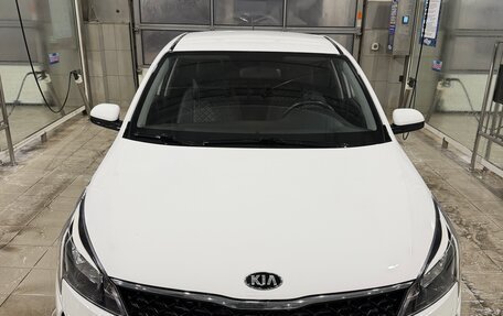 KIA Rio IV, 2021 год, 1 650 000 рублей, 1 фотография