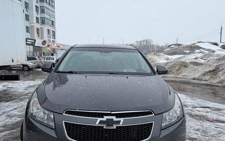 Chevrolet Cruze II, 2010 год, 600 000 рублей, 3 фотография