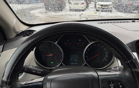 Chevrolet Cruze II, 2010 год, 600 000 рублей, 13 фотография