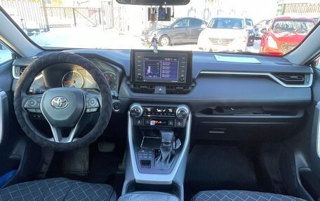 Toyota RAV4, 2021 год, 3 575 000 рублей, 21 фотография