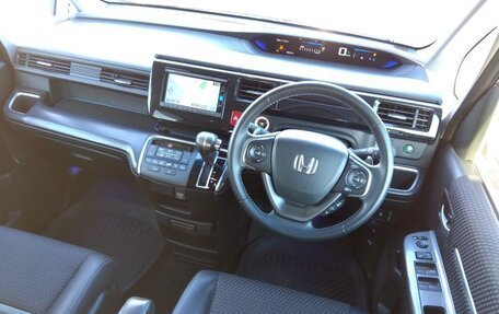 Honda Stepwgn IV, 2015 год, 1 750 000 рублей, 15 фотография